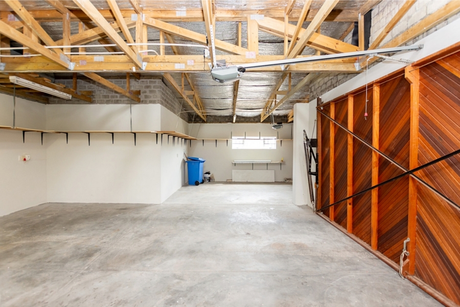 4 Bedroom Property for Sale in Middedorp Western Cape